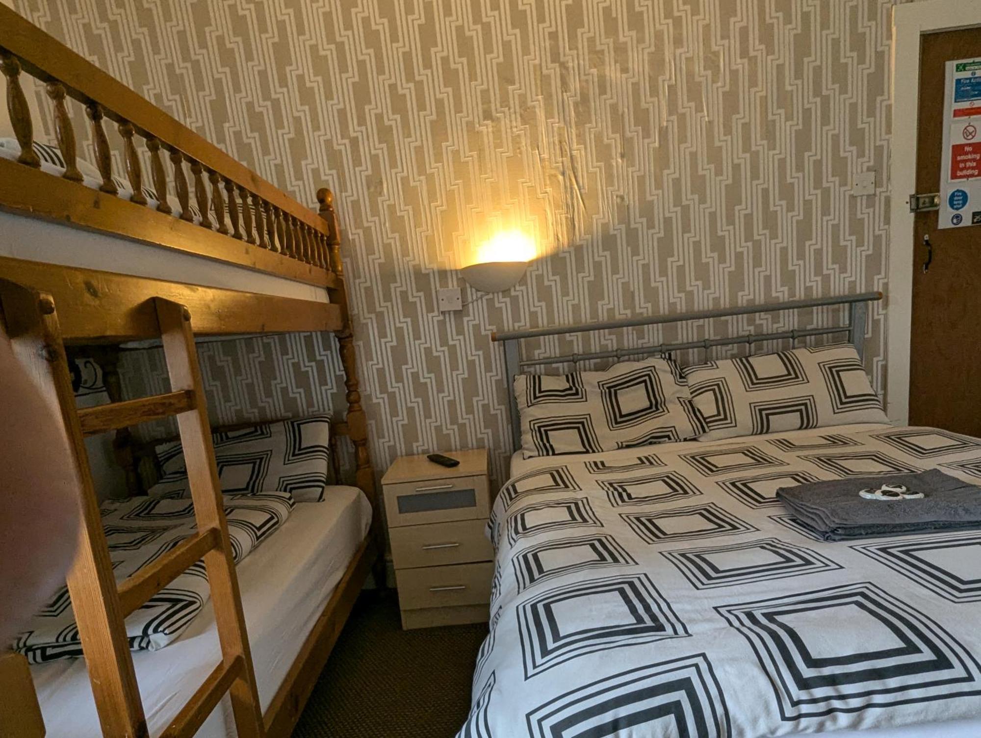 Fern Villa Hotel - Albert Road Blackpool Eksteriør bilde
